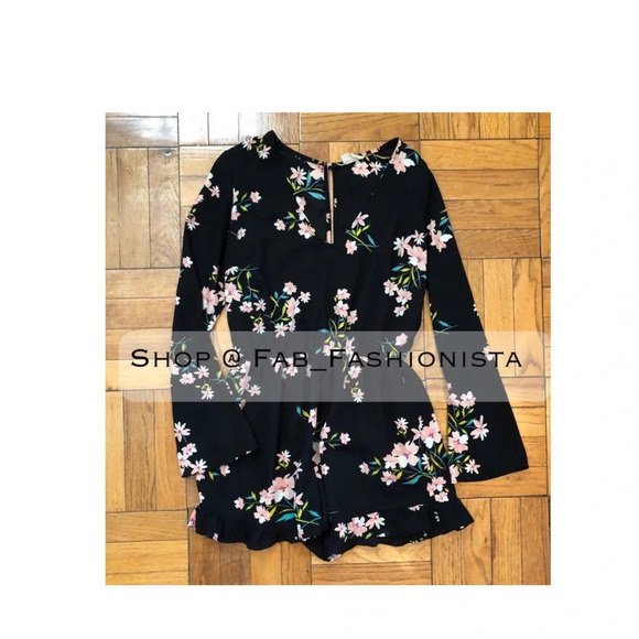 Urban Outfitters floral romper size medium - Picture 1 of 9